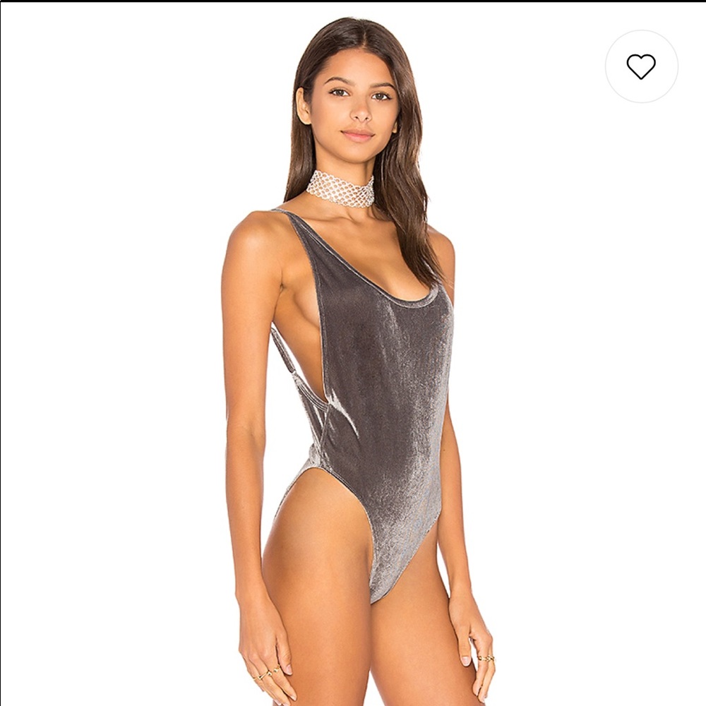 PLUNGE VELVET BODYSUIT IN SILVER GREY